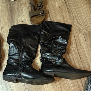 Black Slouchy Mid-Calf Leather Boots